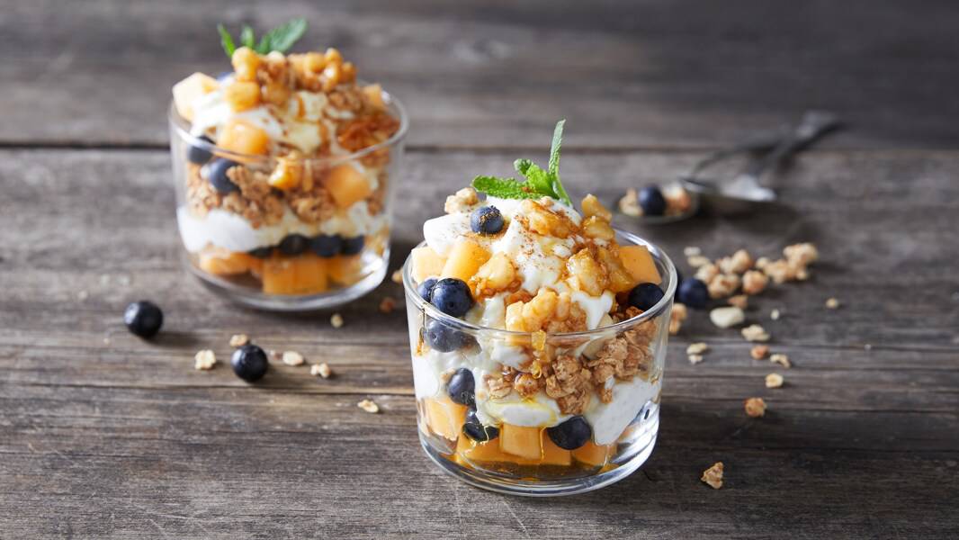 Granola yoghurt delight